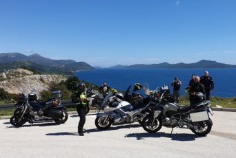 Motorradgruppe bei einer Pause