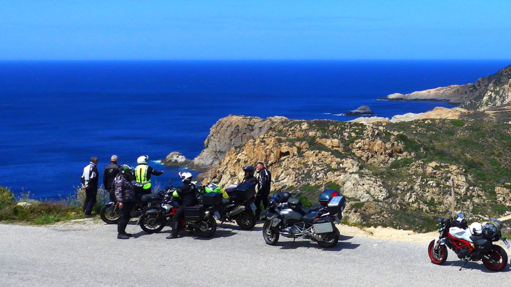 Korsika-Gruppe-Pause-Kueste-Panorama