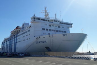 Korsika-Faehre-GNV-Allegra-im-Hafen