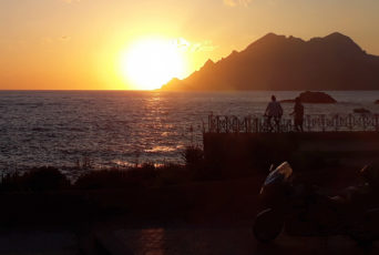 Korsika-Klippen-Felsen-Sonnenuntergang