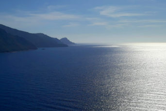 Korsika-Meer-im-Sonnenglanz
