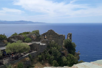 Korsika-Ruinen-am-Meer