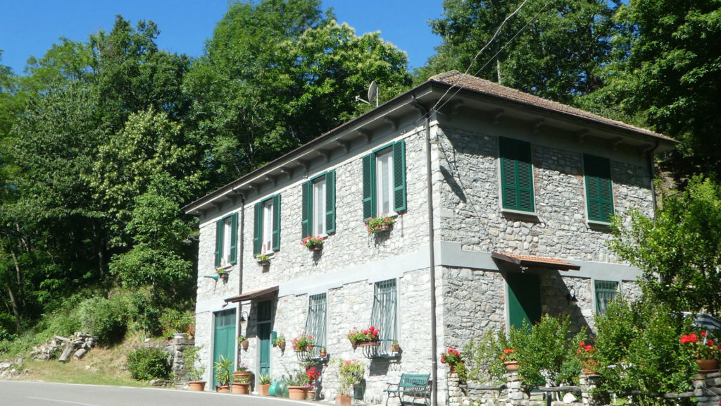Korsika-Steinhaus-im-Trentino