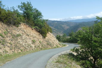 Korsika-winzige-Bergstrasse-nach-Ceresola