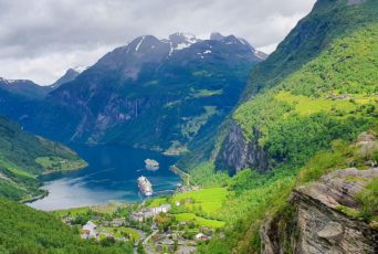 Norwegen-Aussicht-auf-dem-Geirangerfjord