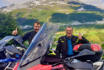 Norwegen-Vater-und-Sohn-Vorfreude-auf-Tour