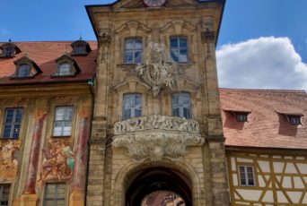 Fraenkische-Schweiz - Stadttor-mit-Bruecke
