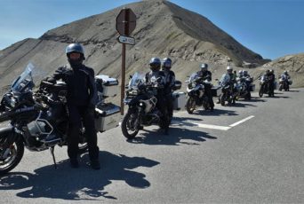 Grandes-Alpes-Bonette-Biker