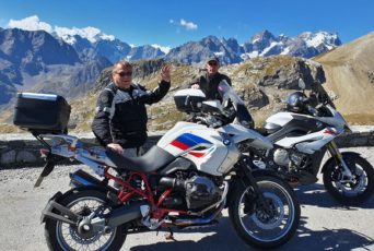 Grandes-Alpes-Pass-Biker