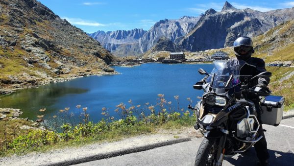 Grandes-Alpes-See-grosser-St-Bernhard