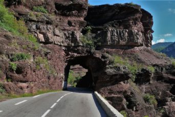 Grandes-Alpes-Tunnel-Blick