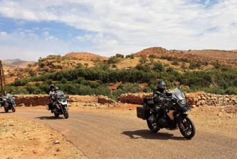 Marokko-Motorradfahrer-Oase